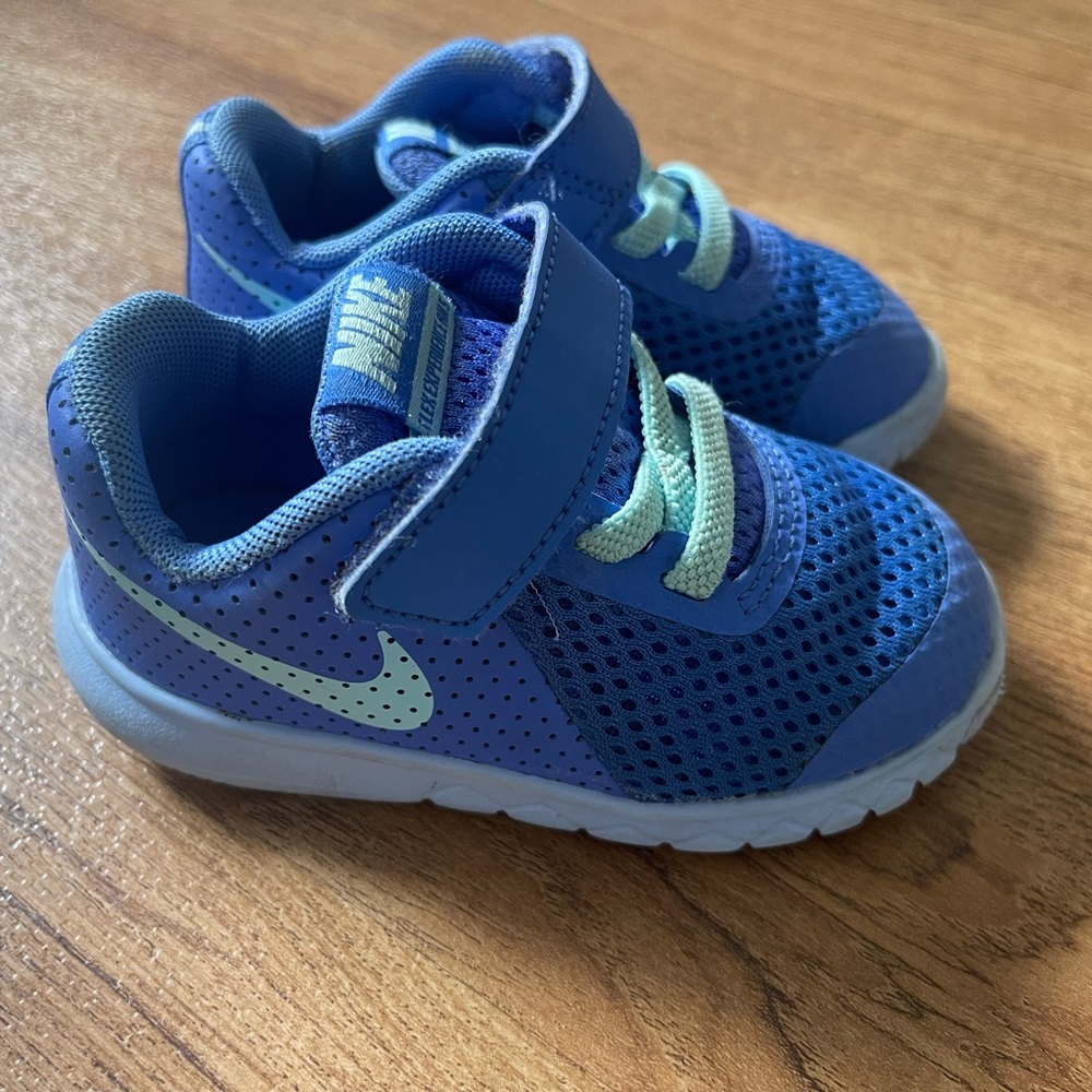 NIKE FLEX EXPERIENCE RN 5 Kids 5C
